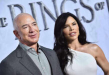 Two people posing at an event.