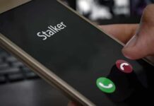 Smartphone showing an incoming call with decline and accept buttons