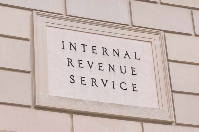shutterstock_1055588426 Internal Revenue Service building sign on a stone wall
