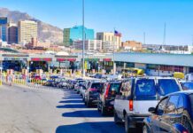Smugglers Sedate Kids – Extradition Follows Cars lined up at a border crossing checkpoint
